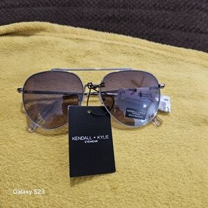 Kendall & Kylie Sunglasses – New with Tag